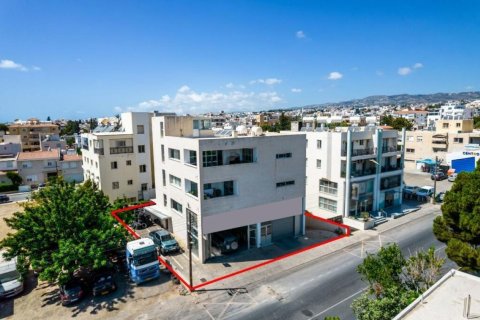 479m² Commercial property en Paphos, Cyprus No. 105045 1