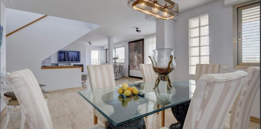 5 bedrooms Duplex in La Cala De Mijas, Spain No. 92376