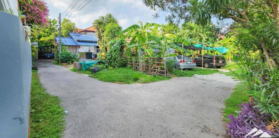 11 bedrooms Commercial property in Chiang Mai, Thailand No. 98065