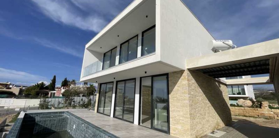 Вилла с 4 спальнями в Хлорака, Кипр №81349