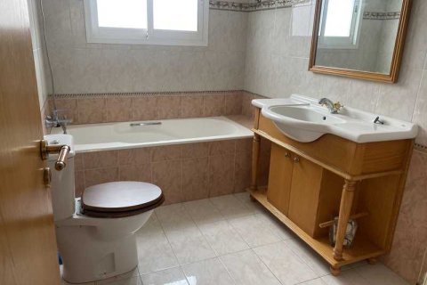 4 bedrooms House in Agios Athanasios, Cyprus No. 101221 6