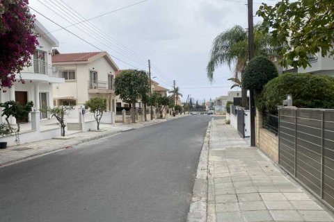 4 bedrooms House in Agios Athanasios, Cyprus No. 101221 1