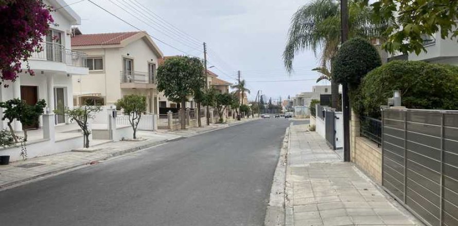 4 bedrooms House in Agios Athanasios, Cyprus No. 101221