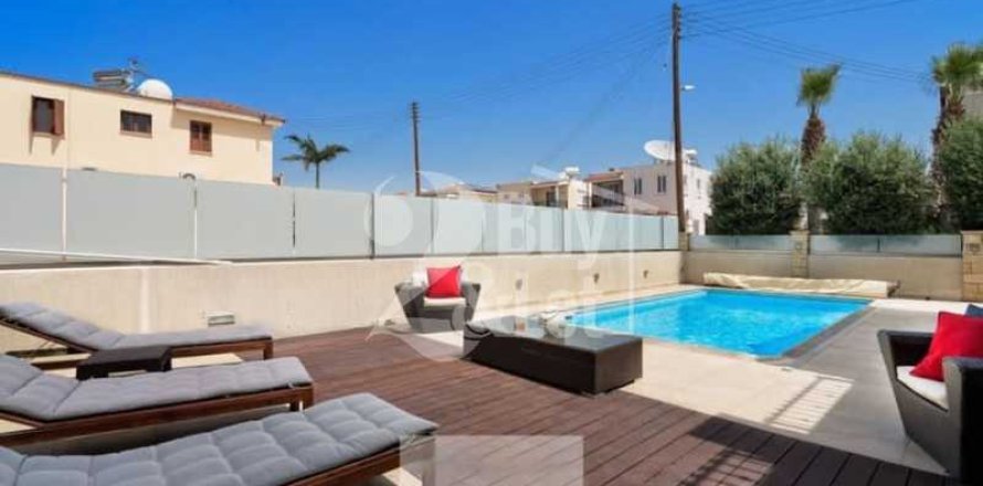 Вилла с 6 спальнями в Пафос, Кипр №78611