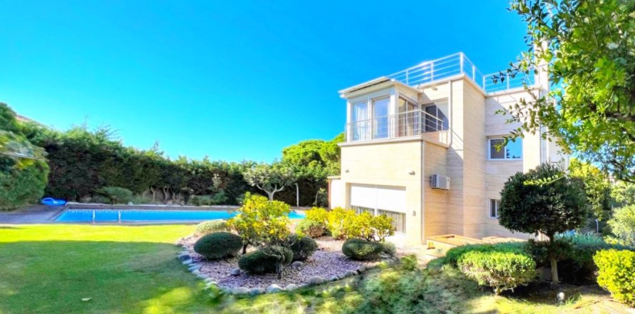 Недвижимость с 4 спальнями в Tung Qua Lin, Вьетнам №27226