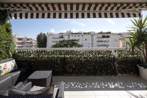 2 chambres Appartement à Cannes, France No. 68042 3