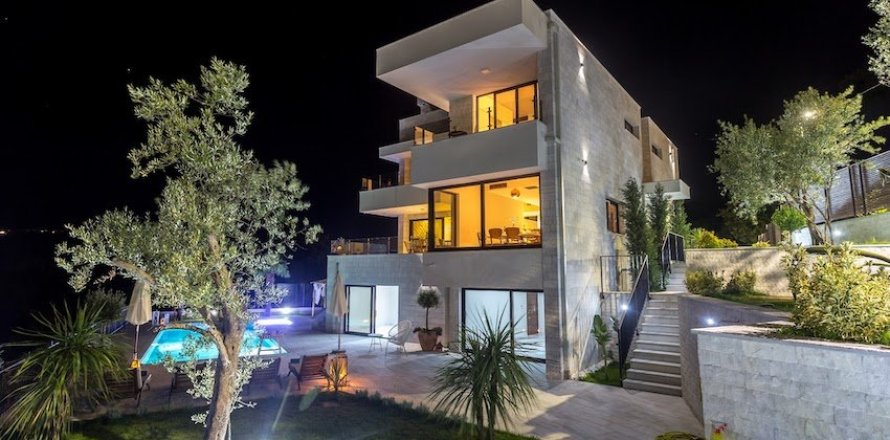 4 chambres House à Herceg Novi, Montenegro No. 104803