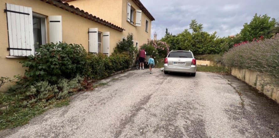 6 bedrooms Villa in Bouyon, France No. 69424