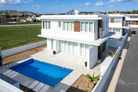 3 bedrooms House in Larnaca, Cyprus No. 101165 1