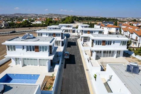 3 bedrooms House in Larnaca, Cyprus No. 101165 8