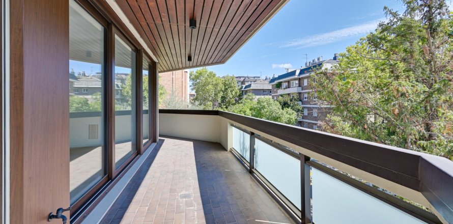 5 chambres Appartement à Barcelona, Spain No. 112470