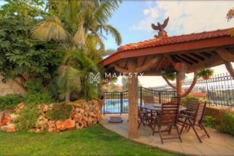 6 bedrooms Villa in Limassol, Cyprus No. 78981 6