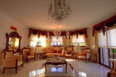 6 bedrooms Villa in Limassol, Cyprus No. 78981 2