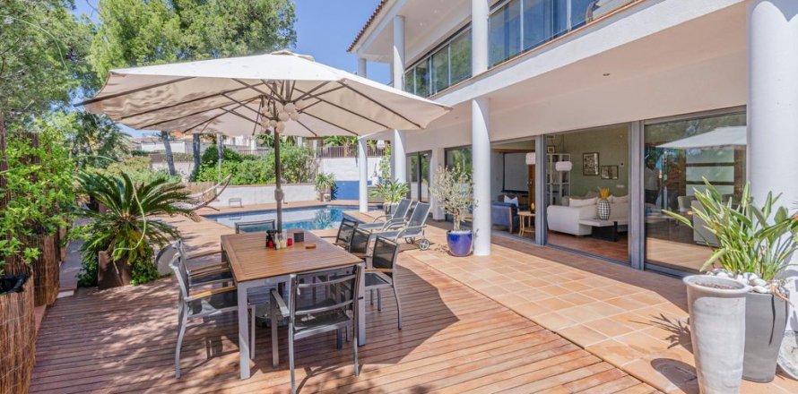 Недвижимость с 4 спальнями в Van Hung, Вьетнам №25890