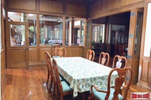 6 dormitorios House en Bangkok, Thailand No. 96030 17