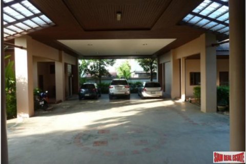 6 dormitorios House en Bangkok, Thailand No. 96030 5