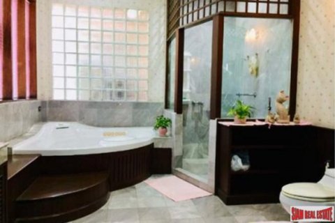 6 dormitorios House en Bangkok, Thailand No. 96030 4