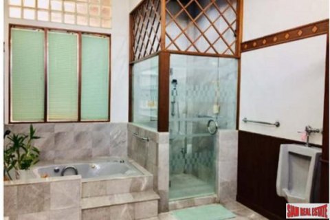6 dormitorios House en Bangkok, Thailand No. 96030 3