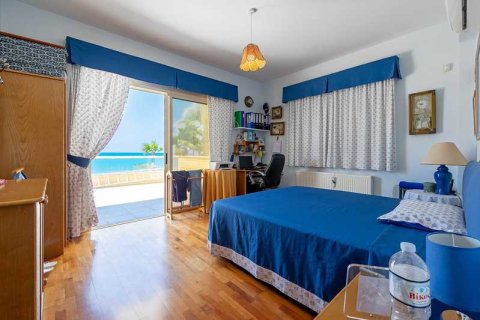 4 bedrooms House in Pervolia, Cyprus No. 31789 10