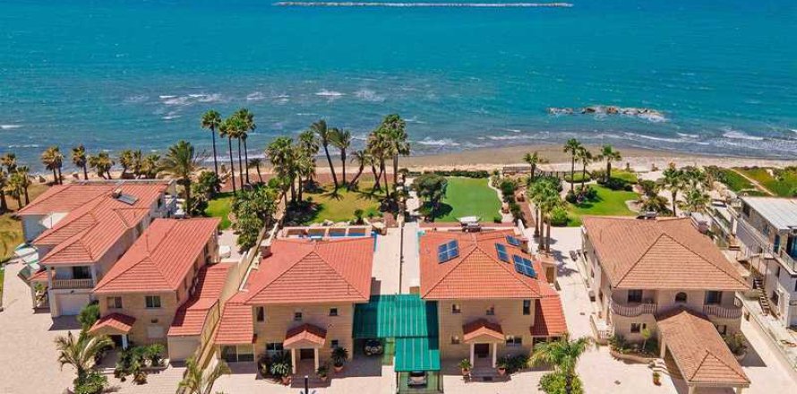 4 bedrooms House in Pervolia, Cyprus No. 31789