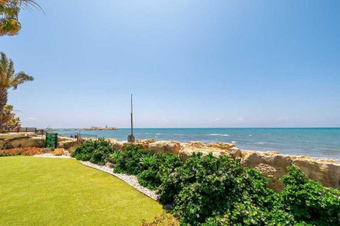 4 bedrooms House in Pervolia, Cyprus No. 31789 8