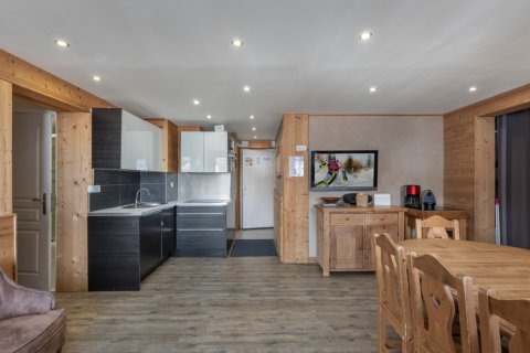 5 bedrooms Apartment in Les Belleville, France No. 99521 6