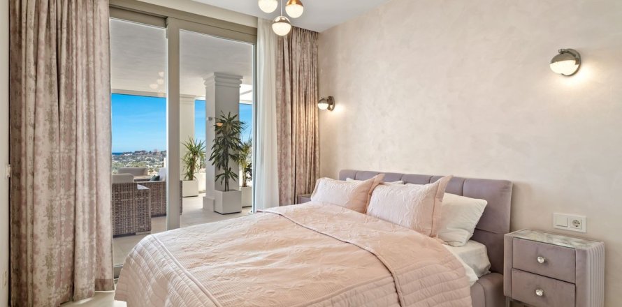 7 bedrooms Apartment in Marbella, Spain No. 89985