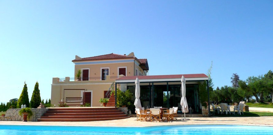 5 bedrooms Villa in Messenia, Greece No. 60337