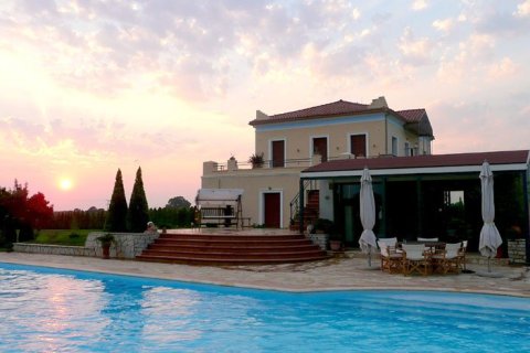 5 bedrooms Villa in Messenia, Greece No. 60337 10