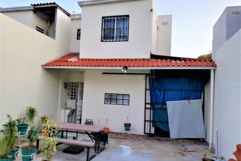 3 bedrooms House in Juan Demostenes Arosemena, Panama No. 129276 5