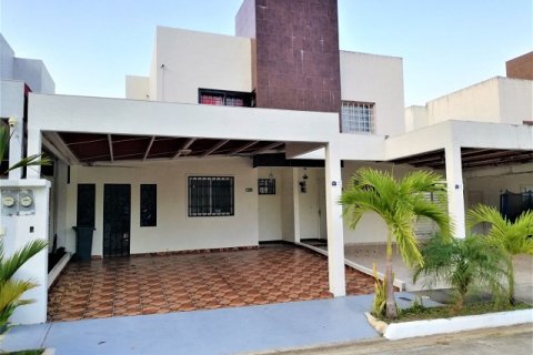 3 bedrooms House in Juan Demostenes Arosemena, Panama No. 129276