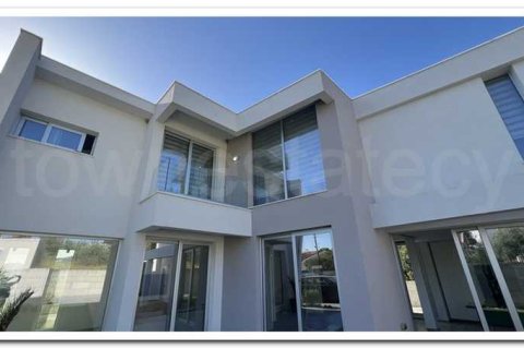 4 bedrooms House in Palodeia, Cyprus No. 101751 1
