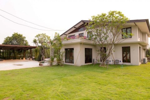 4 bedrooms House in Chiang Mai, Thailand No. 98254 2