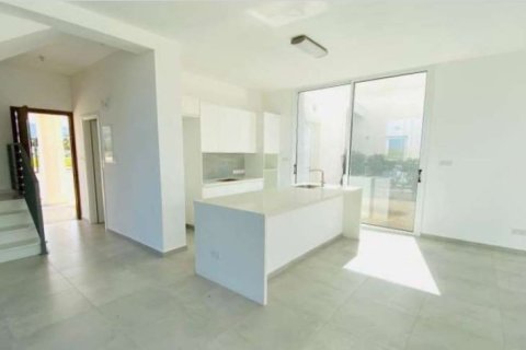 3 bedrooms House in Paphos, Cyprus No. 37147 3