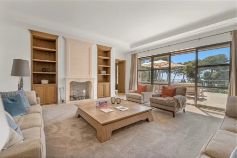 5 bedrooms Villa in Cannes, France No. 100301 2