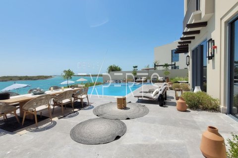 4 bedrooms Villa in Abu Dhabi, UAE No. 129594
