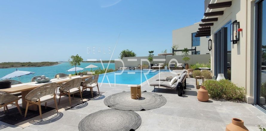 4 dormitorios Villa en Abu Dhabi, UAE No. 129594
