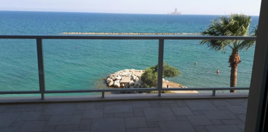 2 bedrooms Apartment in Limassol, Cyprus No. 105713