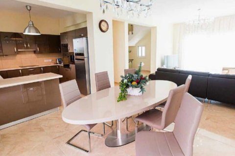 3 bedrooms Villa in Limassol, Cyprus No. 106946 8