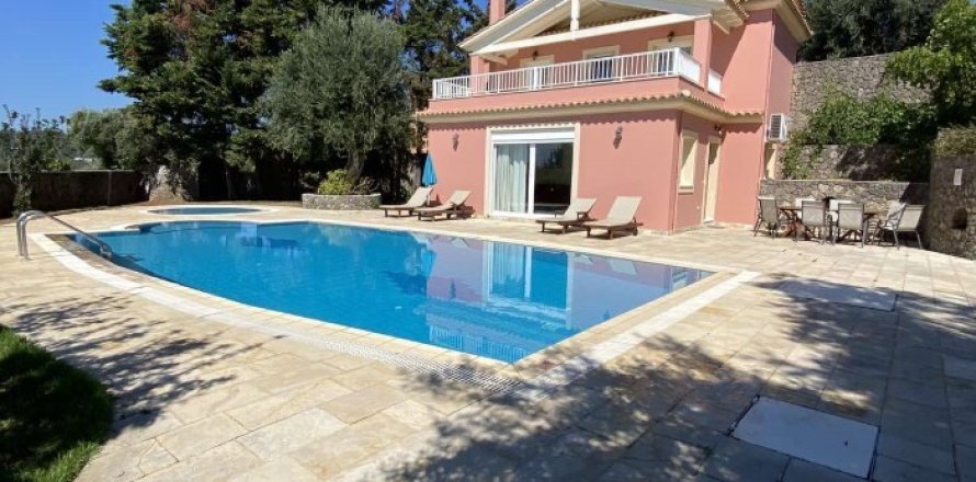 3 bedrooms Villa in Corfu, Greece No. 108413