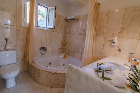 3 bedrooms Villa in Corfu, Greece No. 108413 8