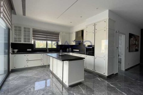 5 bedrooms Villa in Germasogeia, Cyprus No. 72167 6