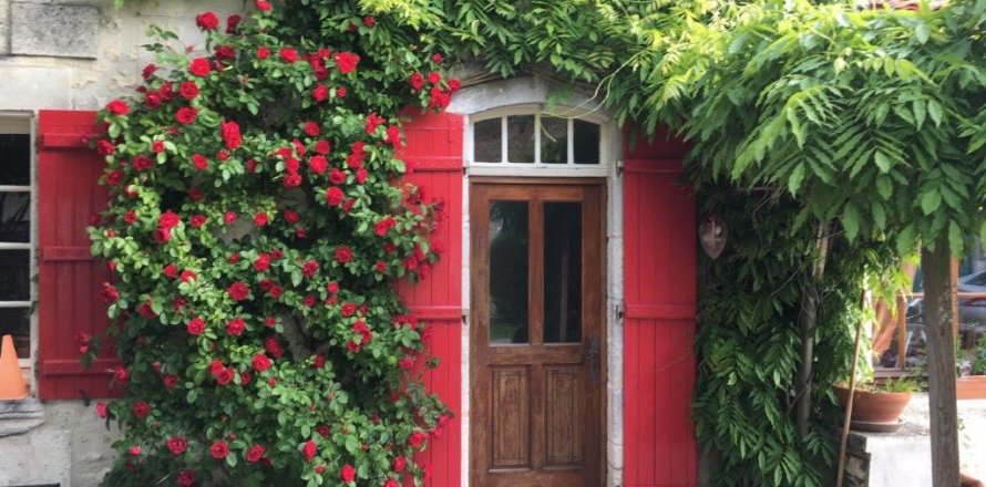 7 bedrooms House in Poullignac, France No. 69421