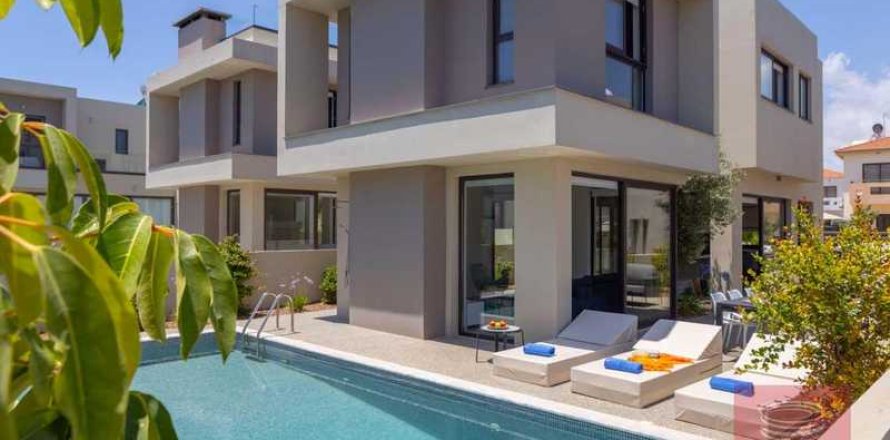 Вилла с 3 спальнями в Паралимни, Кипр №75131