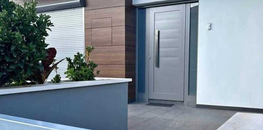 3 bedrooms House in Limassol, Cyprus No. 101096