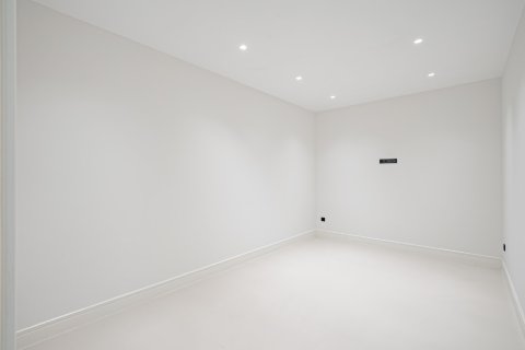 4 bedrooms Villa in Tan Xuan, Vietnam No. 83967 14