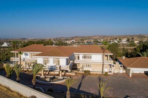 6 bedrooms House in Tseri, Cyprus No. 82447 15