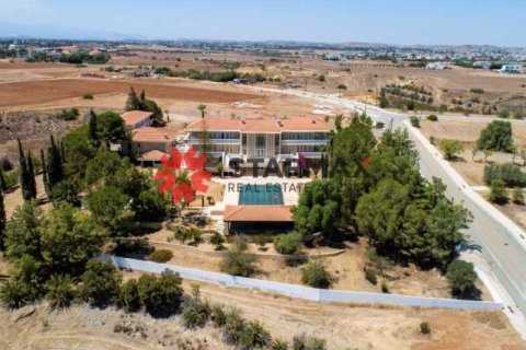 6 bedrooms House in Tseri, Cyprus No. 82447 1