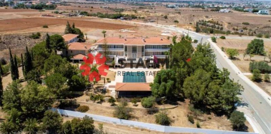 6 bedrooms House in Tseri, Cyprus No. 82447