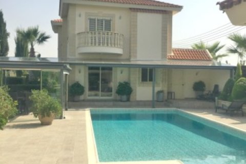 2 bedrooms Villa in Limassol, Cyprus No. 105884 1